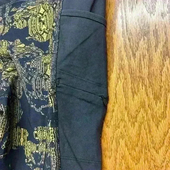 Lole NWT Black and‎ Gold leggings size small - Picture 4 of 4